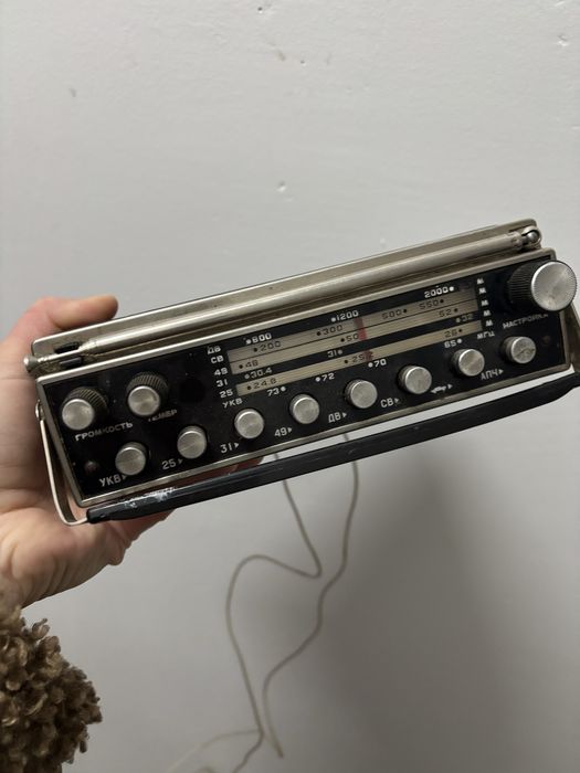 Советский портативный радиоприемник «Урал Авто-2».