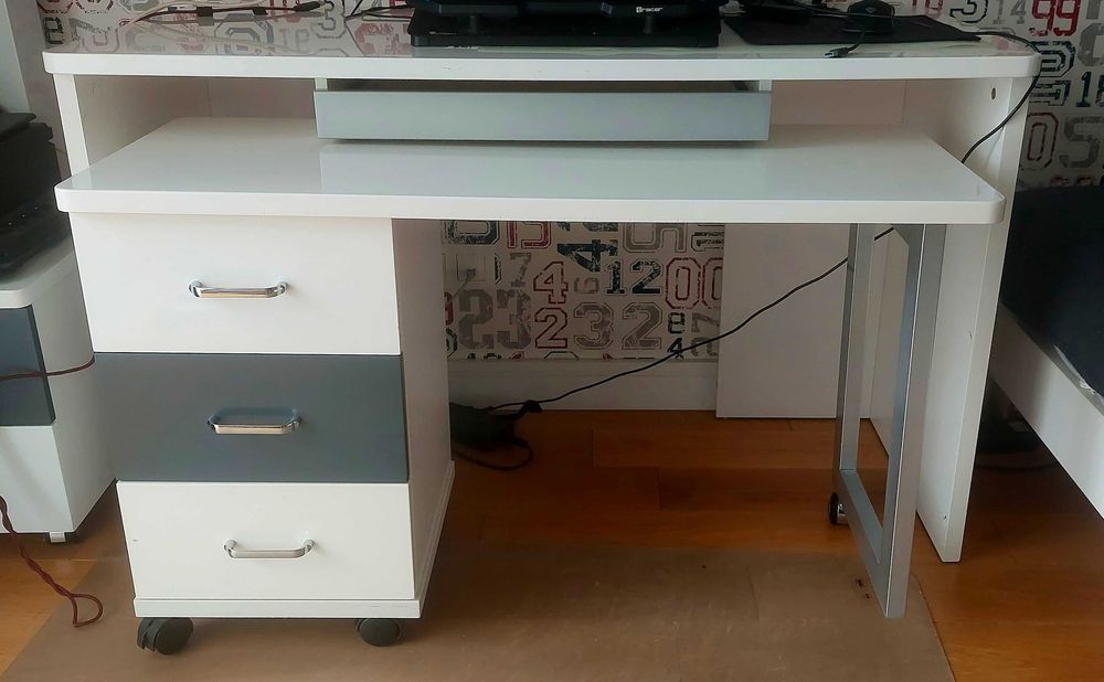 Biurko firmy FIORENTINO białe z grafitem nowoczesne