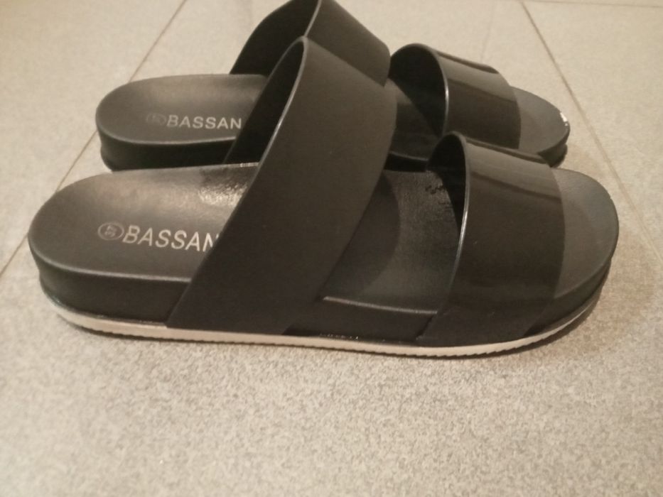 Klapki czarne rozmiar 37