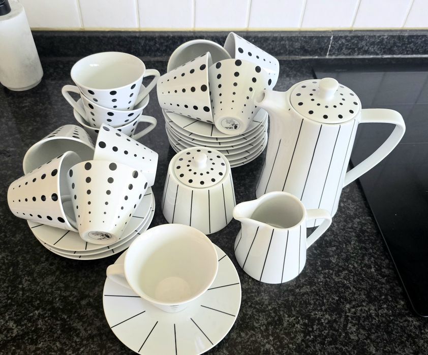 Serviço de Café Completo "Gato Preto" Porcelana Geométrica – 27 Peças