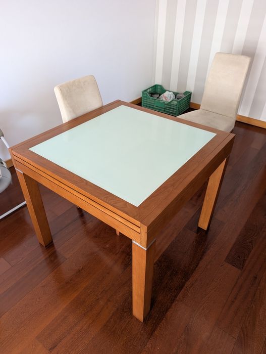 Mesa refeição e cadeiras