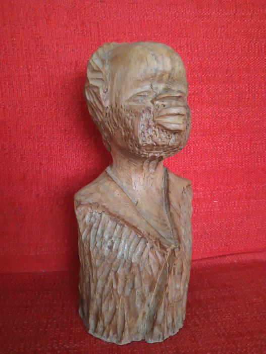 Busto africano em madeira africana tamanho grande 19cm