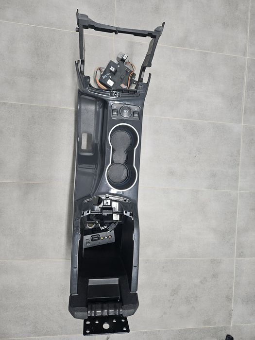 Tunel środkowy ford kuga escape 2012 - 2016