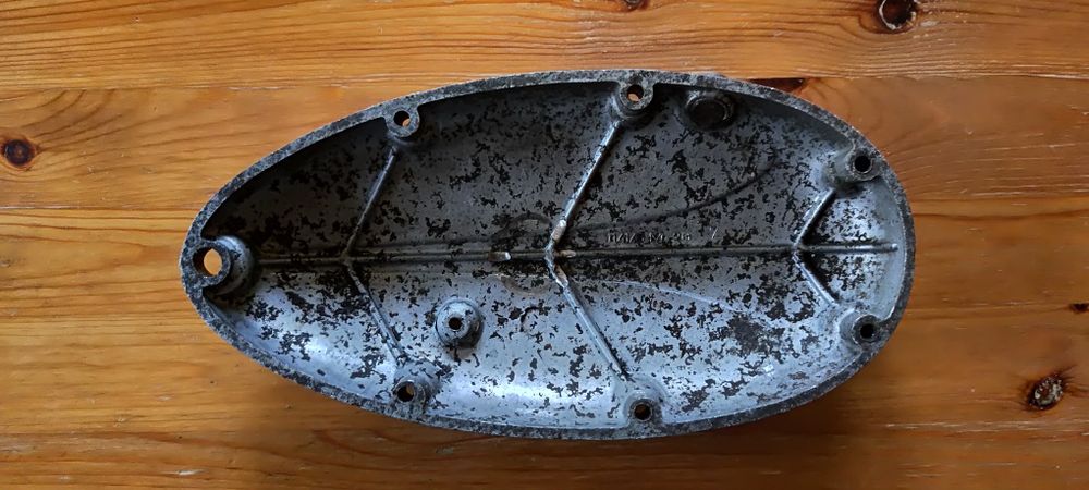 Zabytkowe Garażowe, Dekiel