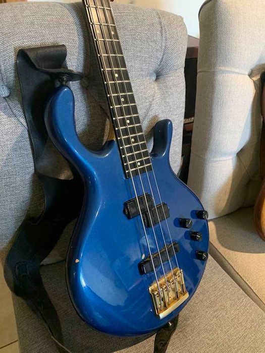 Bom dia estou a vender o meu Bass Pedulla 3500€, negociáveis