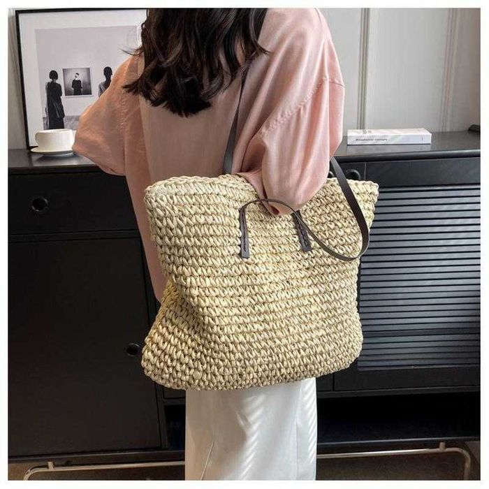 Біла солом'яна плетена в'язана гачком сумка пляжна шоппер з рафії