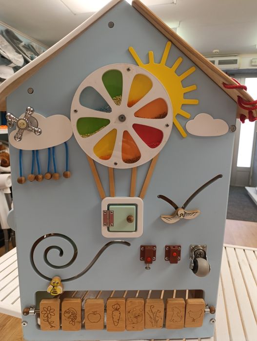 Продам будиночок-бізіборд б/у