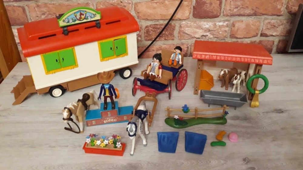 Playmobil ogromny zestaw stan bdb figurki szpital konie policja domek