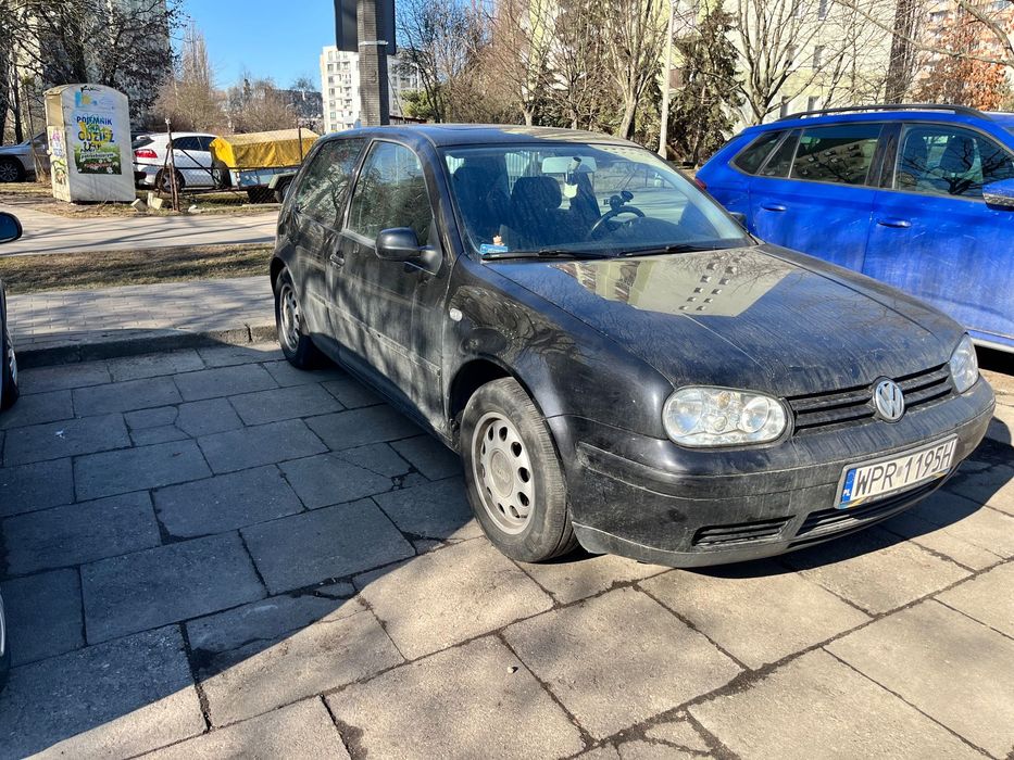 Volkswagen Golf IV (zniszczony silnik - nie jeżdżący)