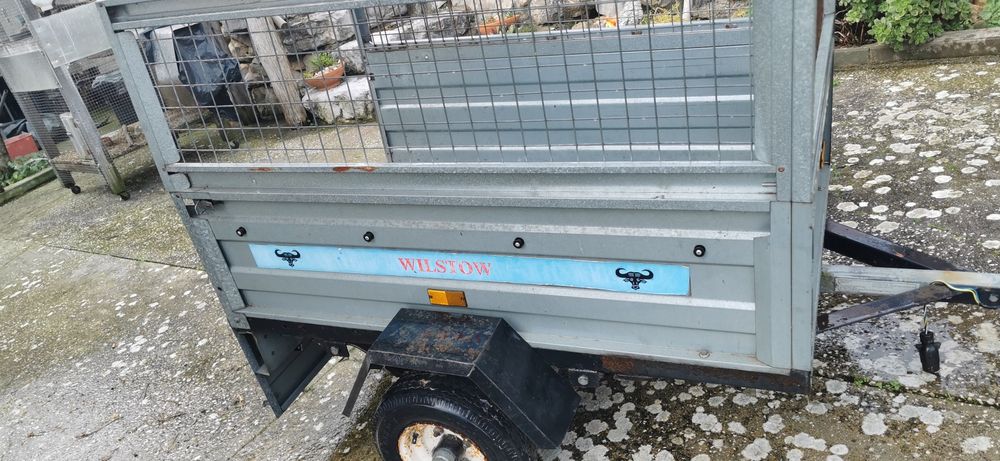 Reboque para transporte de animais