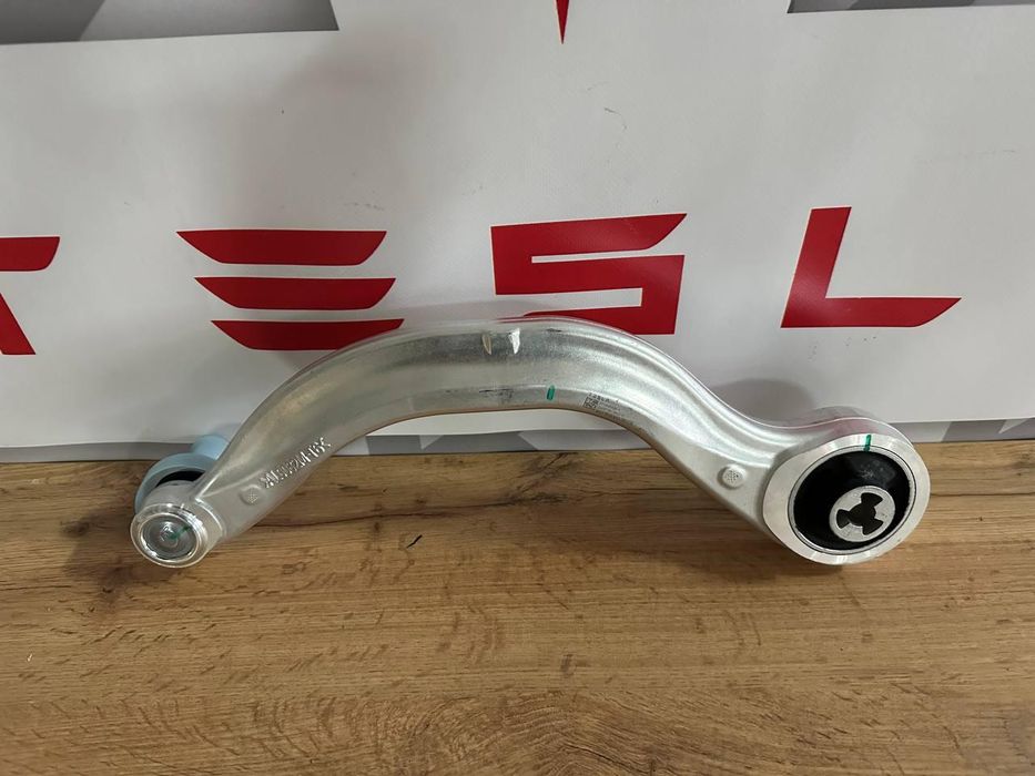 Tesla Model Y 2020 Важіль нижній передній правий задній Оригінал 1044359-00-A