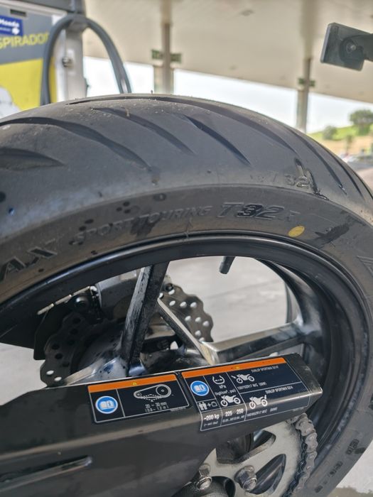 Kawasaki Z650 (2017) | 31.700 km | Muitos Extras | Pronta a andar