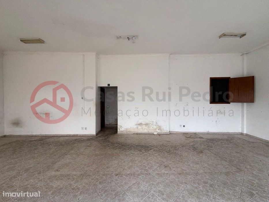 Loja em fase de aprovação para passagem a afetação de habitação, no...
