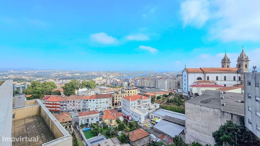 Apartamento T2 no Bonfim, Porto, terraço fechado e varanda.