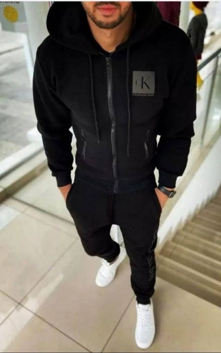 Розпродаж чоловічих зимових  спортивних  костюмів