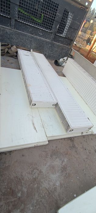 Sprzedam grzejniki niskie 160x30, 200x30