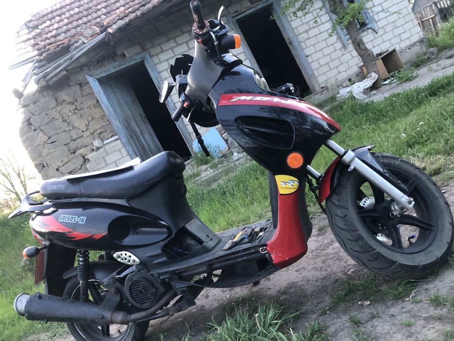 Продам скутер 2019 року SRARK  SR-150 S-16 з документами .