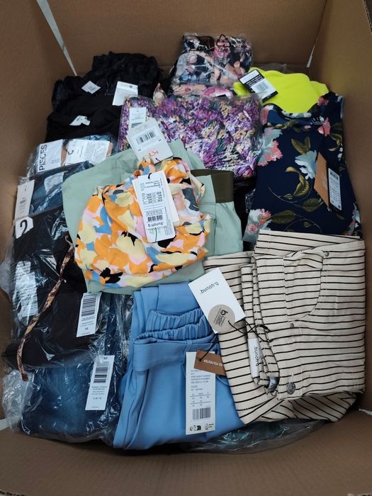 Boxy z odzieżą -100pozytywntch ocen na OLX Zerknij!