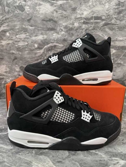 Jordan_4_Retro_White_Thunder_R.44