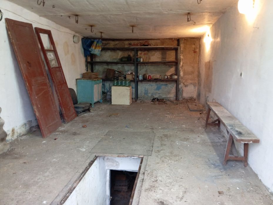 Продам 2-кімнатну квартиру + гараж з сараєм у Побузькому