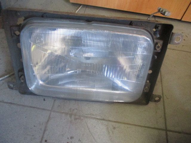 Ótica / farol esquerda VOLVO FL