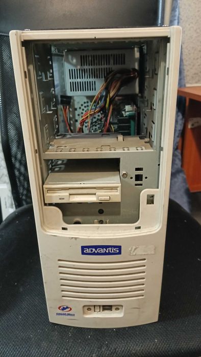 Системник Sempron 2500+ / 80Gb HDD / 512Mb DDR / GeForce4 MX440 64Mb