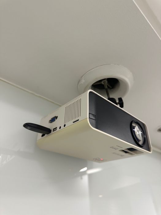 Retroprojector     .