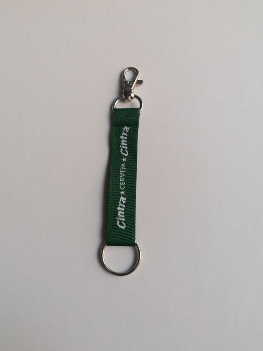 Porta-chaves em tecido com publicidade da cerveja Cintra

. Envio em embalagem cuidada e protegida.
. Envio rápid