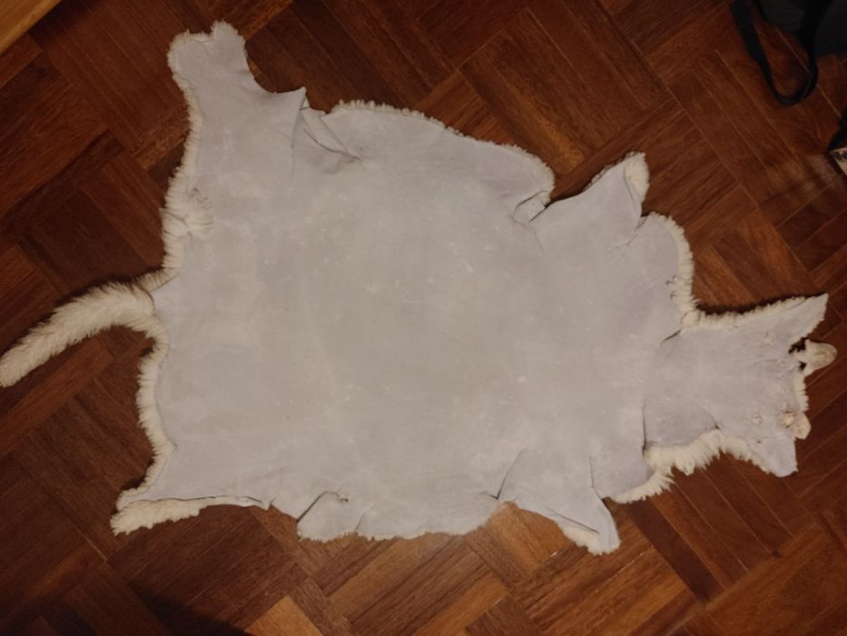 Pele de borrego bege