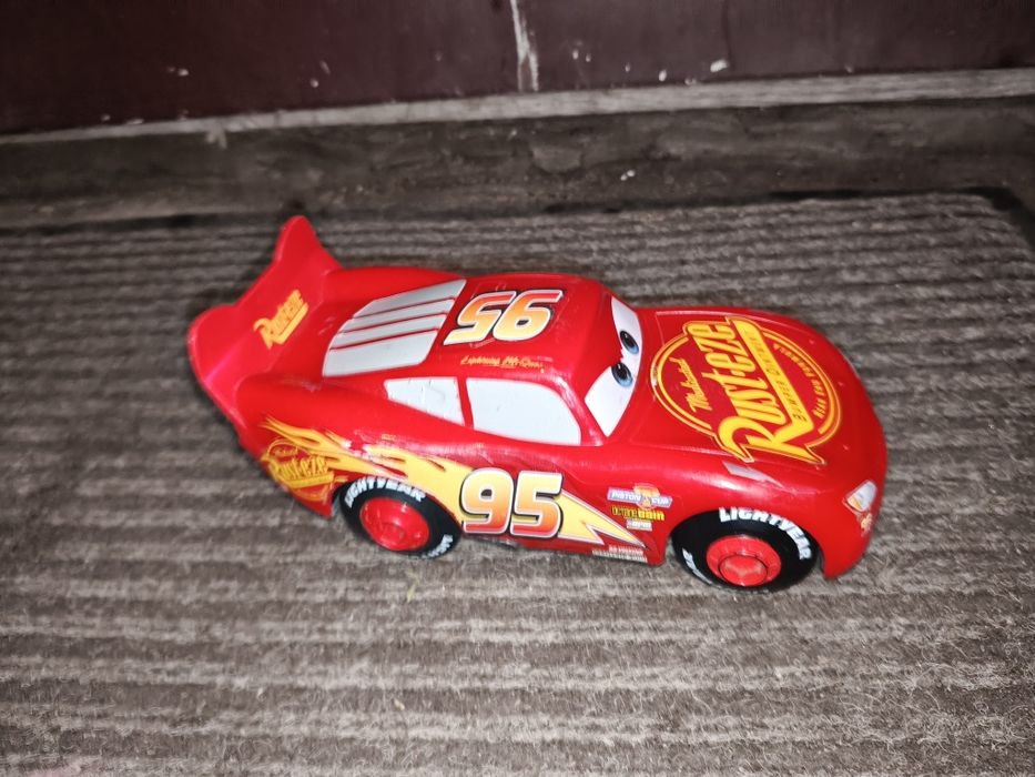 Disney Cars Auta Autko Zygzak McQueen duży Samochód zabawka  z napędem