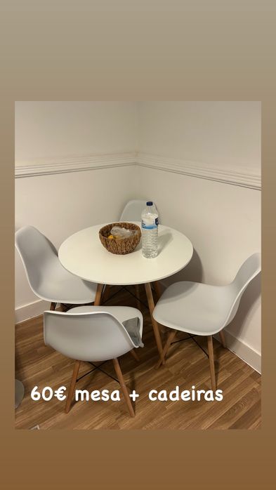 Mesa com cadeiras nova
