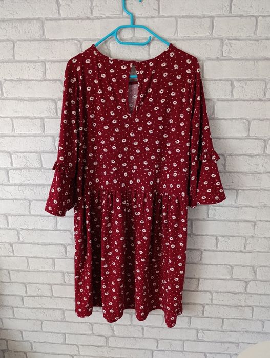Sukienka w kwiaty r.44 XXL