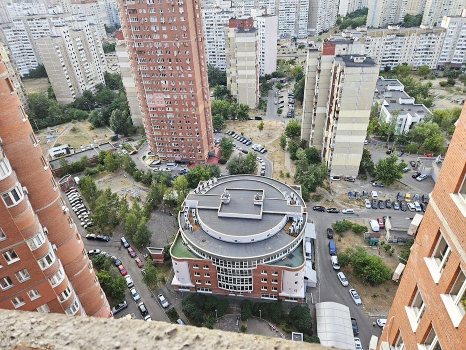 Продажа б/к 5 к.дворівневої кв. 175,5 кв.м. по вул. А.Ахматової, 13-Д