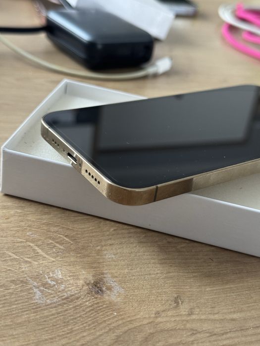 Złoty iPhone 12 Pro telefon w bardzo dobrym stanie