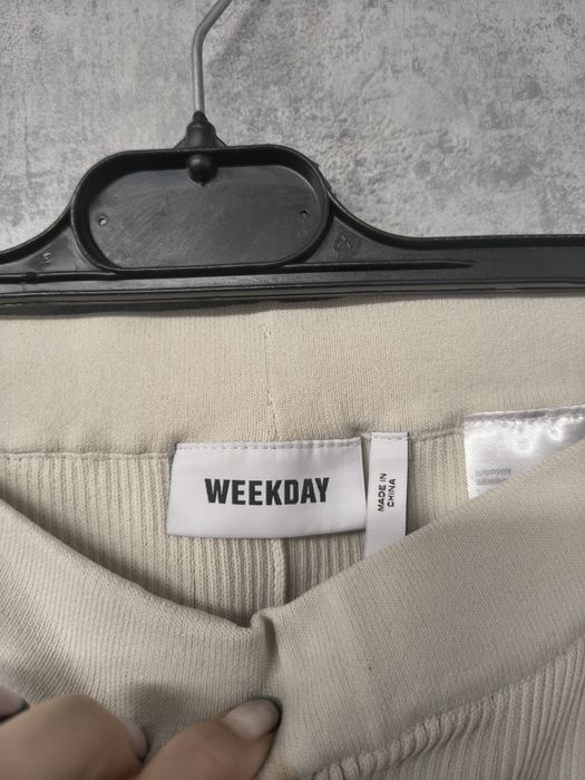 WEEKDAY spodnie z szerokimi nogawkami M beżowe kremowe dzianinowe