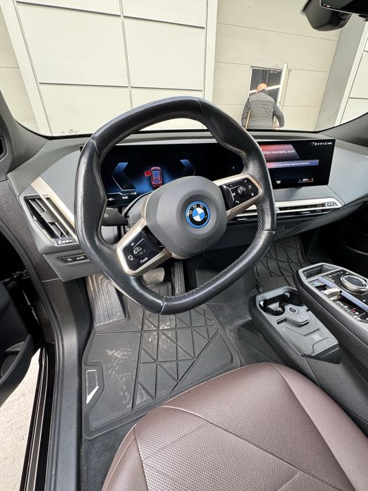 BMW iX 2023 електрична