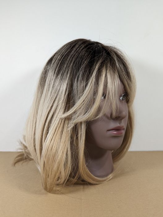 Peruka damska grzywka ombre blond pasemka ok 35 cm proste włosy