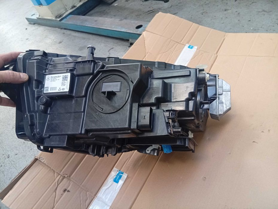 Farol Mercedes GLa H247 direito