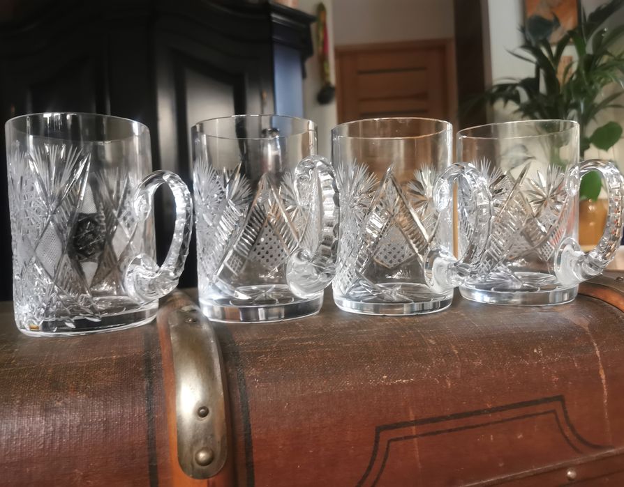 Kryształowe kufle szklanki