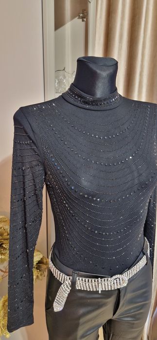 Body z siateczki i czarne kamyki