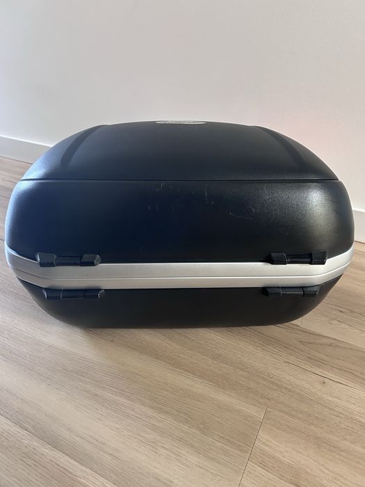 Top case Givi v46 + base