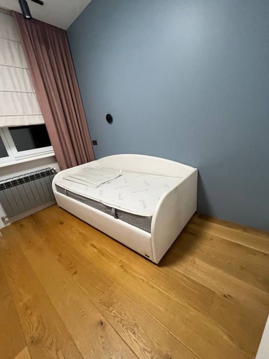 Продам кровать без матраса