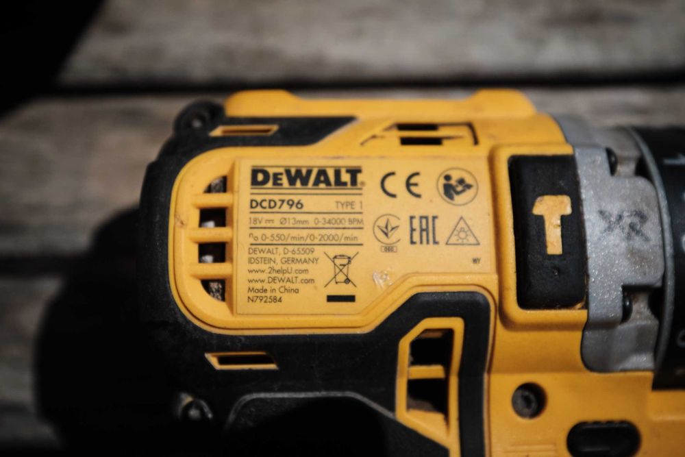 Berbequim sem fios DEWALT DCD796