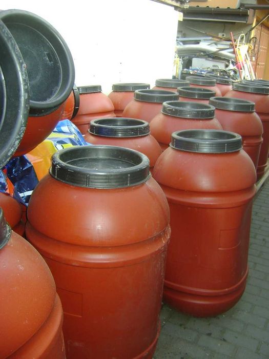 Sprzedam-beczki plastikowe -na deszczowke -szambo -wode -60l-220l-250l