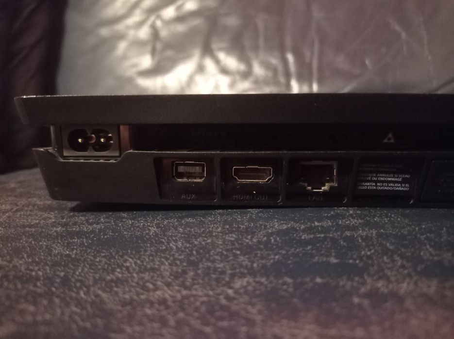 Konsola Sony PlayStation 4 + Zestaw gier za darmo + 2 pady