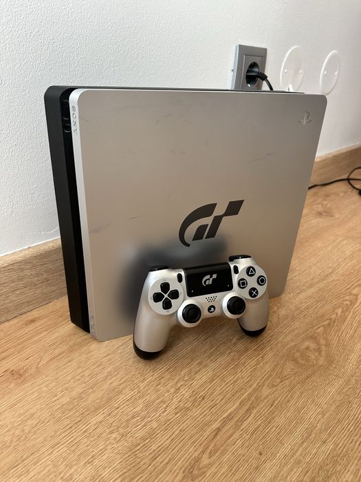 Ps4 slim 860GB edição Grand Turismo c 8 jogos