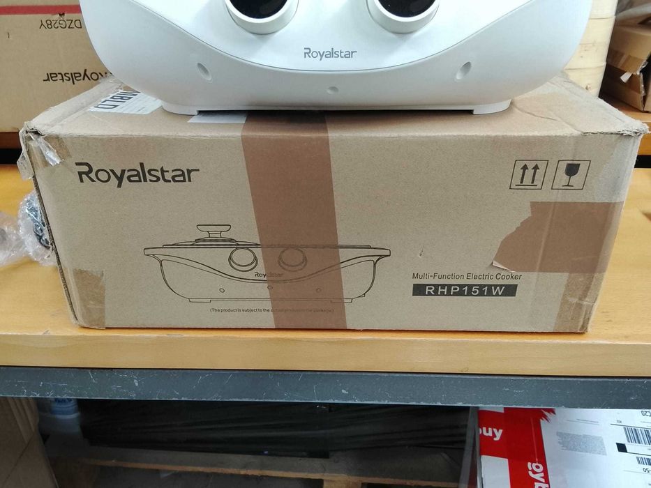 Fogão elétrico multifuncional Royalstar com frigideira de 800 ml, panela de 800 ml e bandeja dupla de 200 ml.