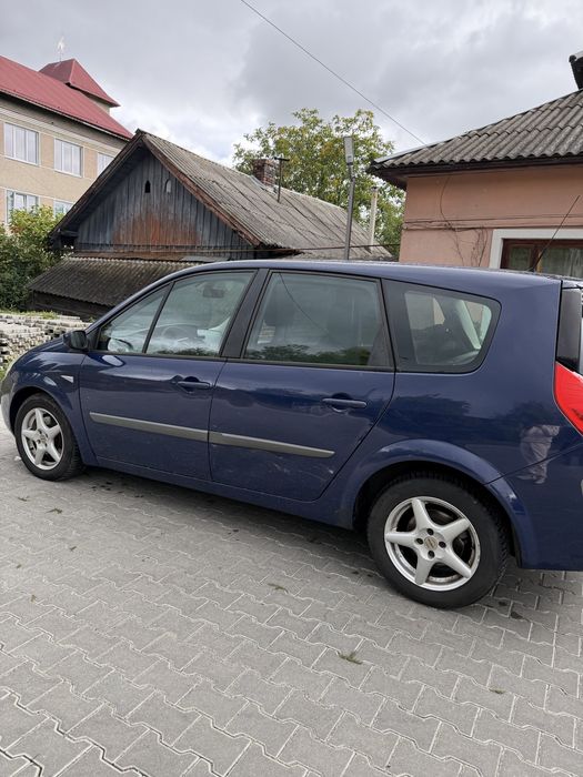 Renault scenic довга база