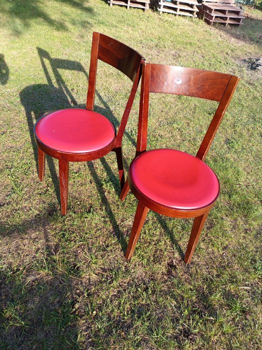 Drewniane masywne krzesła