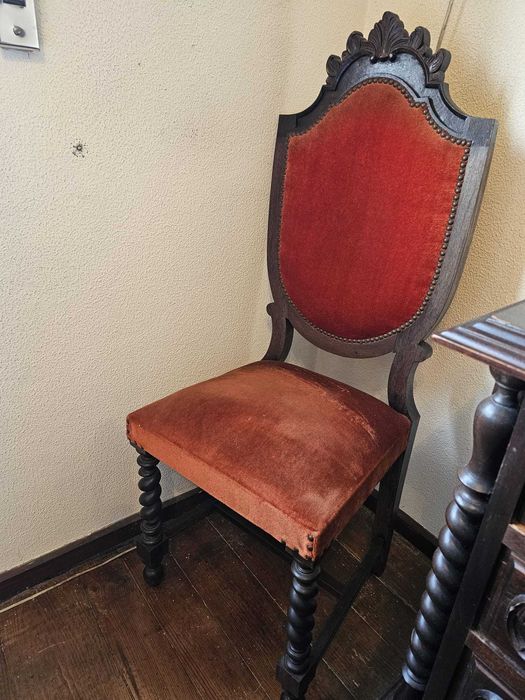 Móveis de quarto estilo séc XIX